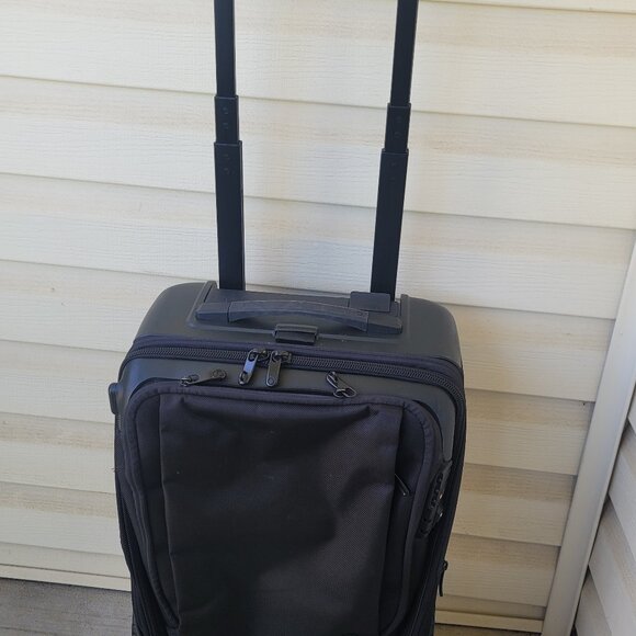 G-RO Smart Carry-On Bag 22" 2-Wheel Luggage + Battery Pack ALL BACK - Picture 5 of 16